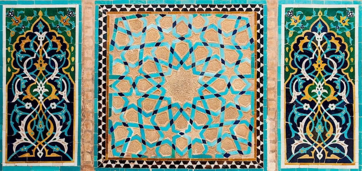 geometric tile in middle and Islimi khataei tiles
