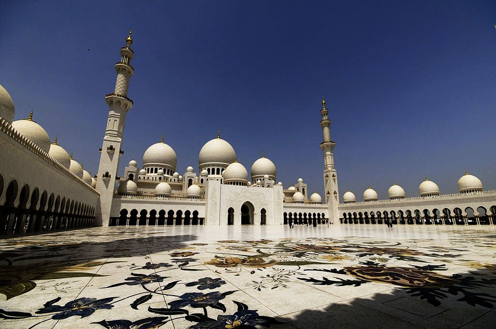 Sheikh Zayed Mosque: An Iconic Landmark of Abu Dhabi